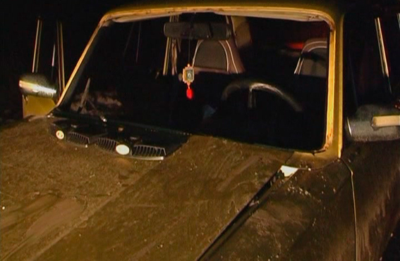 На Луганщине угонщик автомобиля ВАЗ сбил женщину и сбежал 